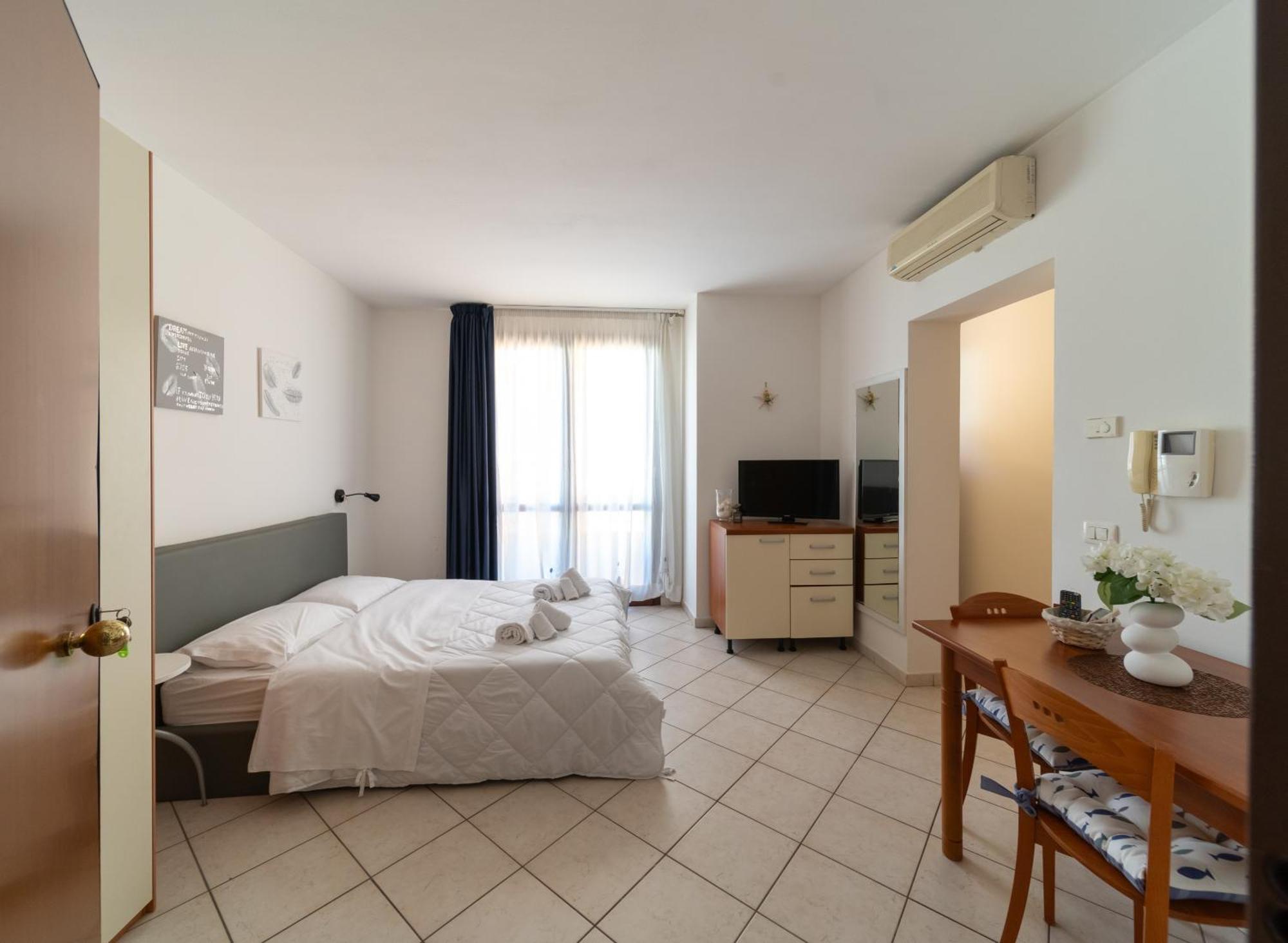 צ'סנטיקו Residence Alessandra מראה חיצוני תמונה