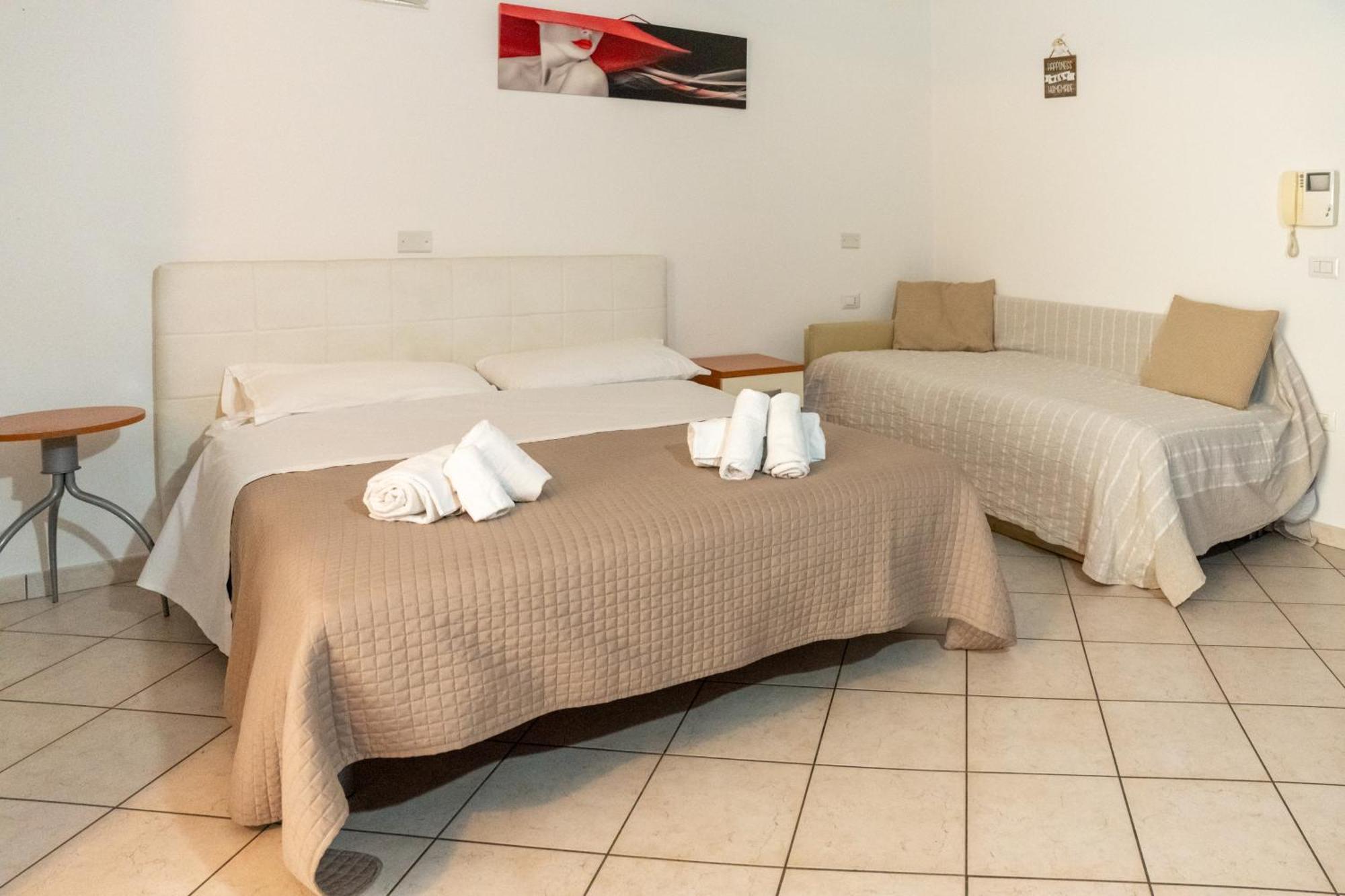 צ'סנטיקו Residence Alessandra מראה חיצוני תמונה